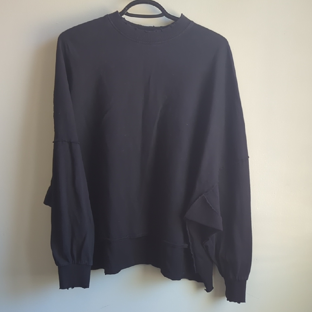 Mod Ref. Over-Sized Distressed Drop-Shoulder Sweater in Black. Size XS.